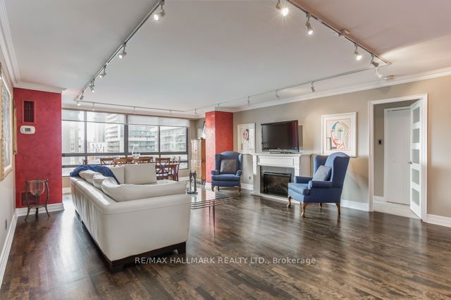 1008 - 77 Carlton Street