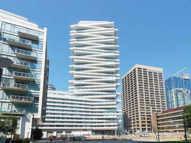 317 - 15 QUEENS QUAY Street
