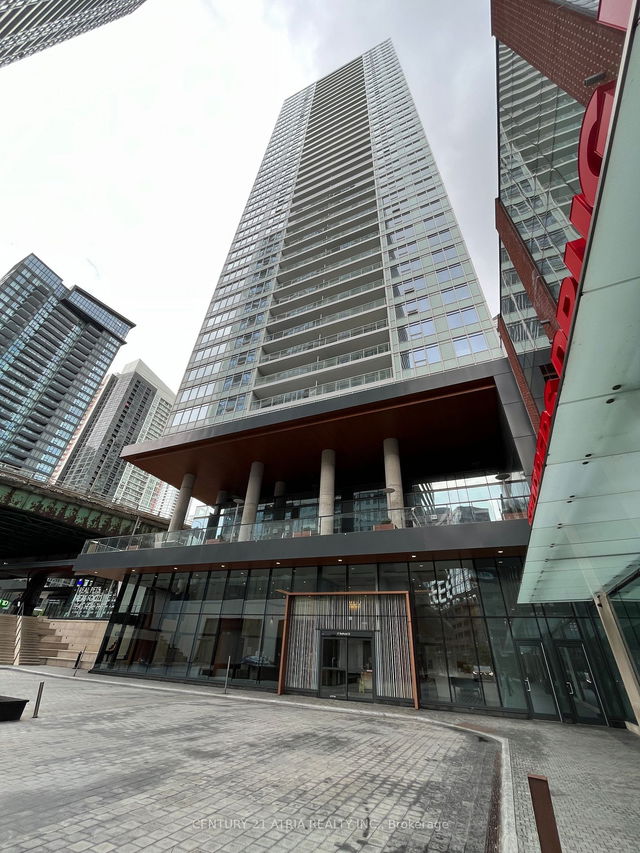 3001 - 17 Bathurst Street