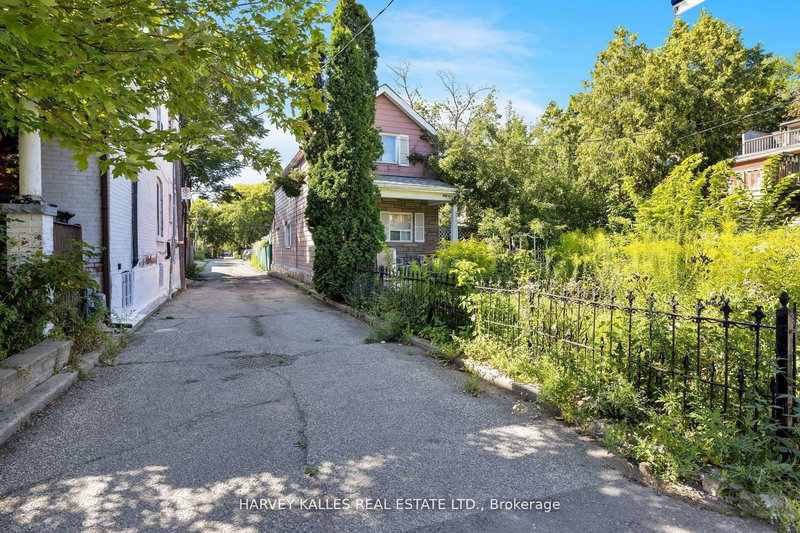 91 Barton Ave, Toronto, M6G 1P7 | Image 3