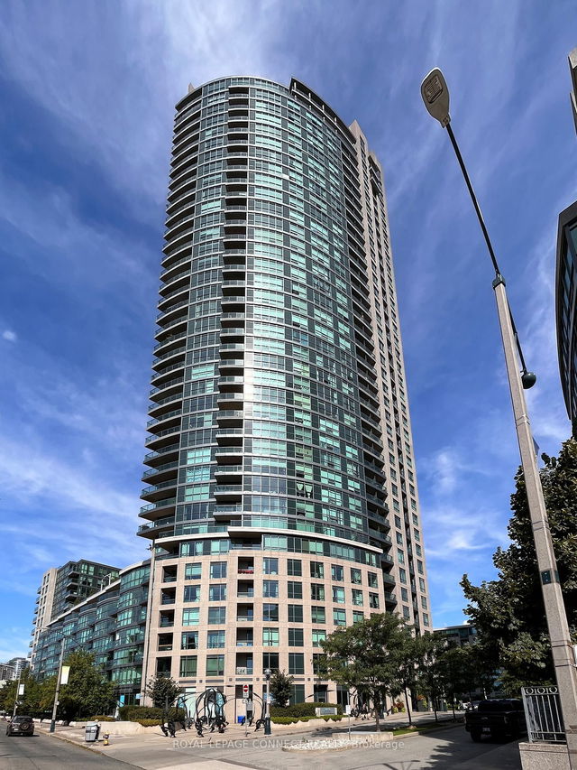 1912 - 219 Fort York Boulevard
