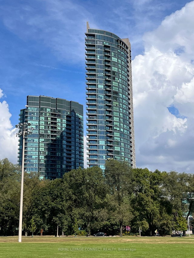 1912 - 219 Fort York Boulevard