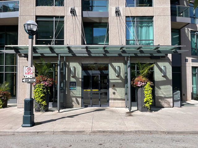 1912 - 219 Fort York Boulevard