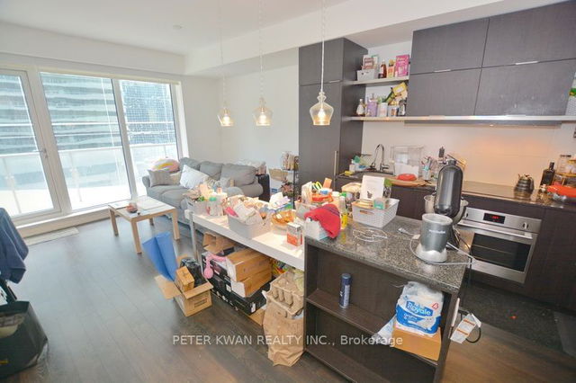 1306 - 197 Yonge Street