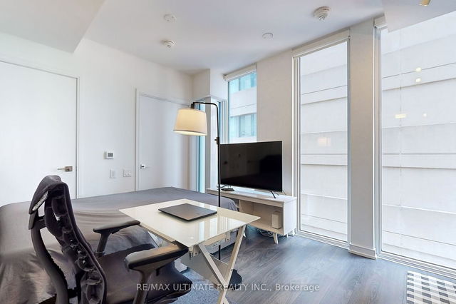 810 - 28 Wellesley Street