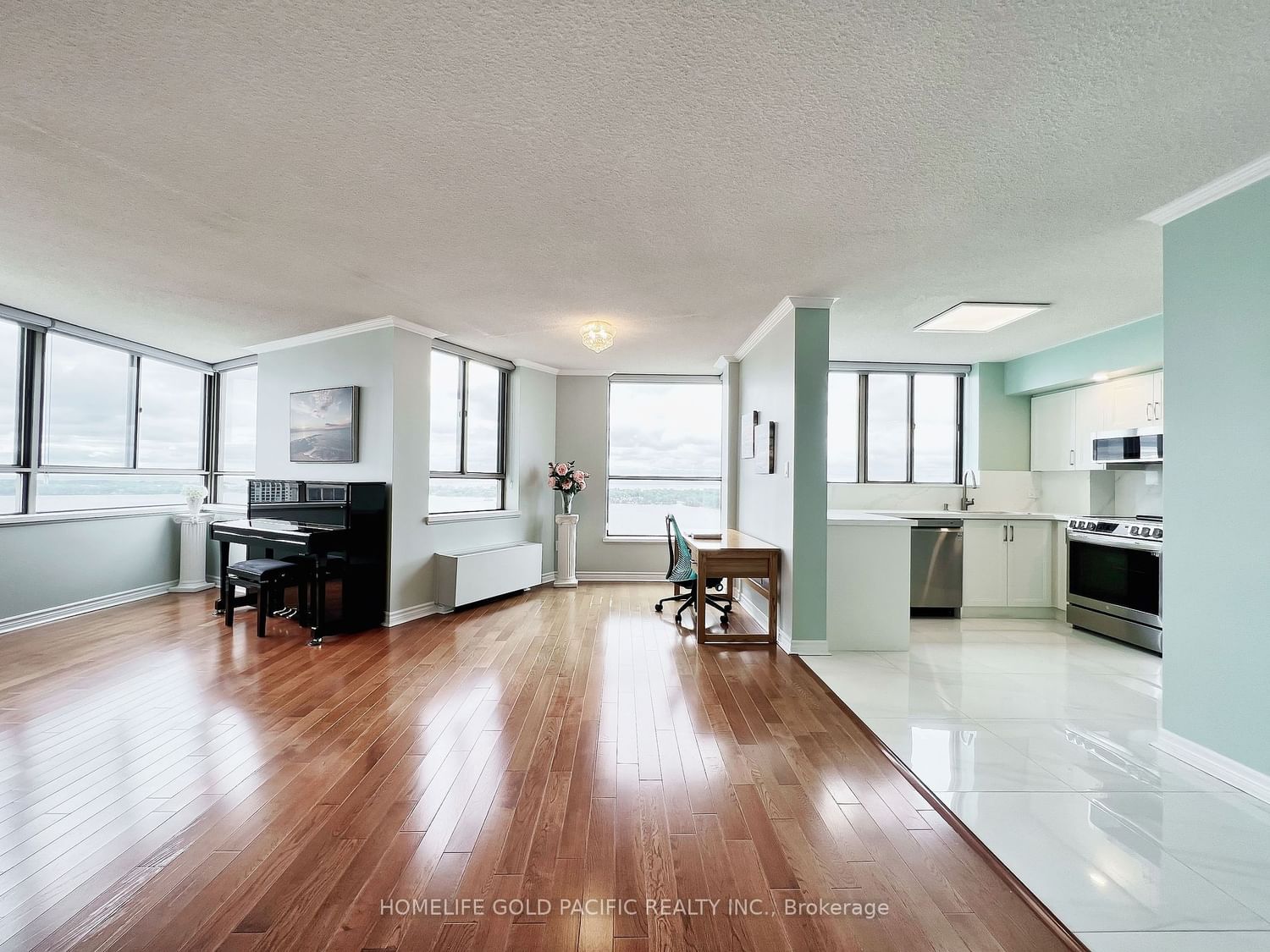 Listing Image 6