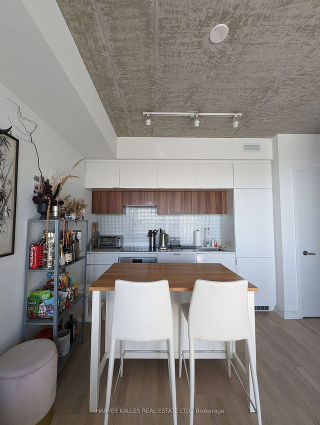 1408 - 185 Roehampton Avenue