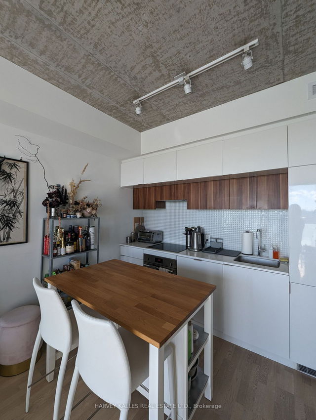 1408 - 185 Roehampton Avenue