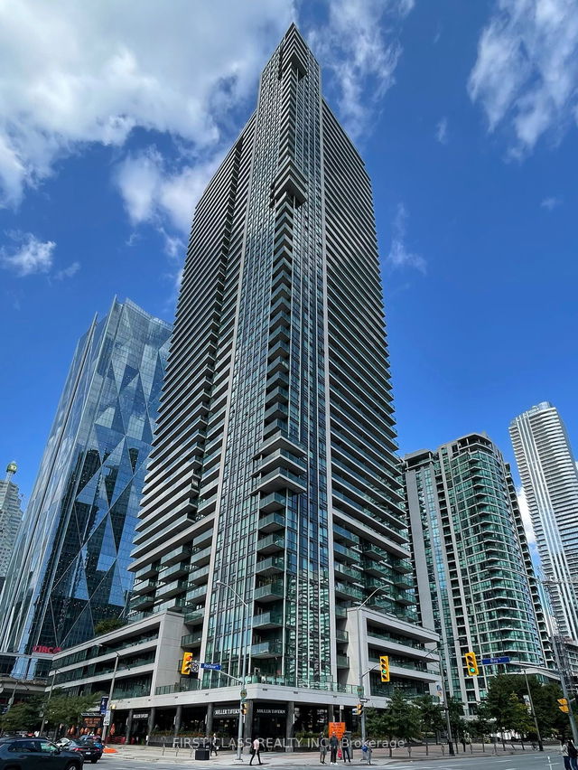 801 - 33 Bay Street