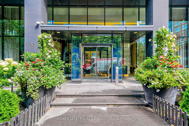 401 - 110 charles Street