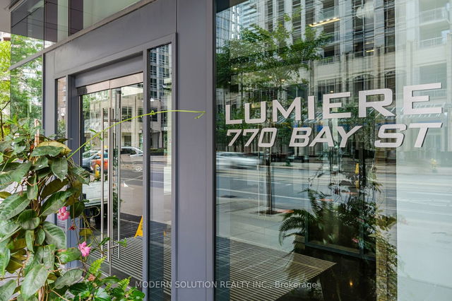 302 - 770 Bay Street