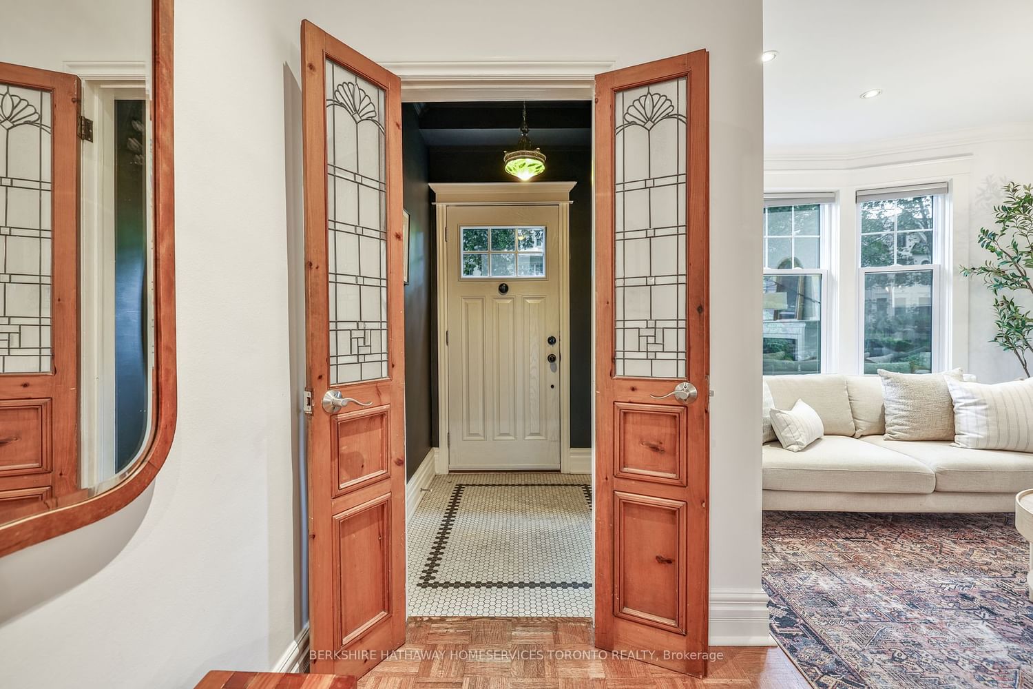 Semi-Detached House sold at 209 Cottingham Street, Toronto, Casa Loma, M4V 1C4 - MLS: C7002166