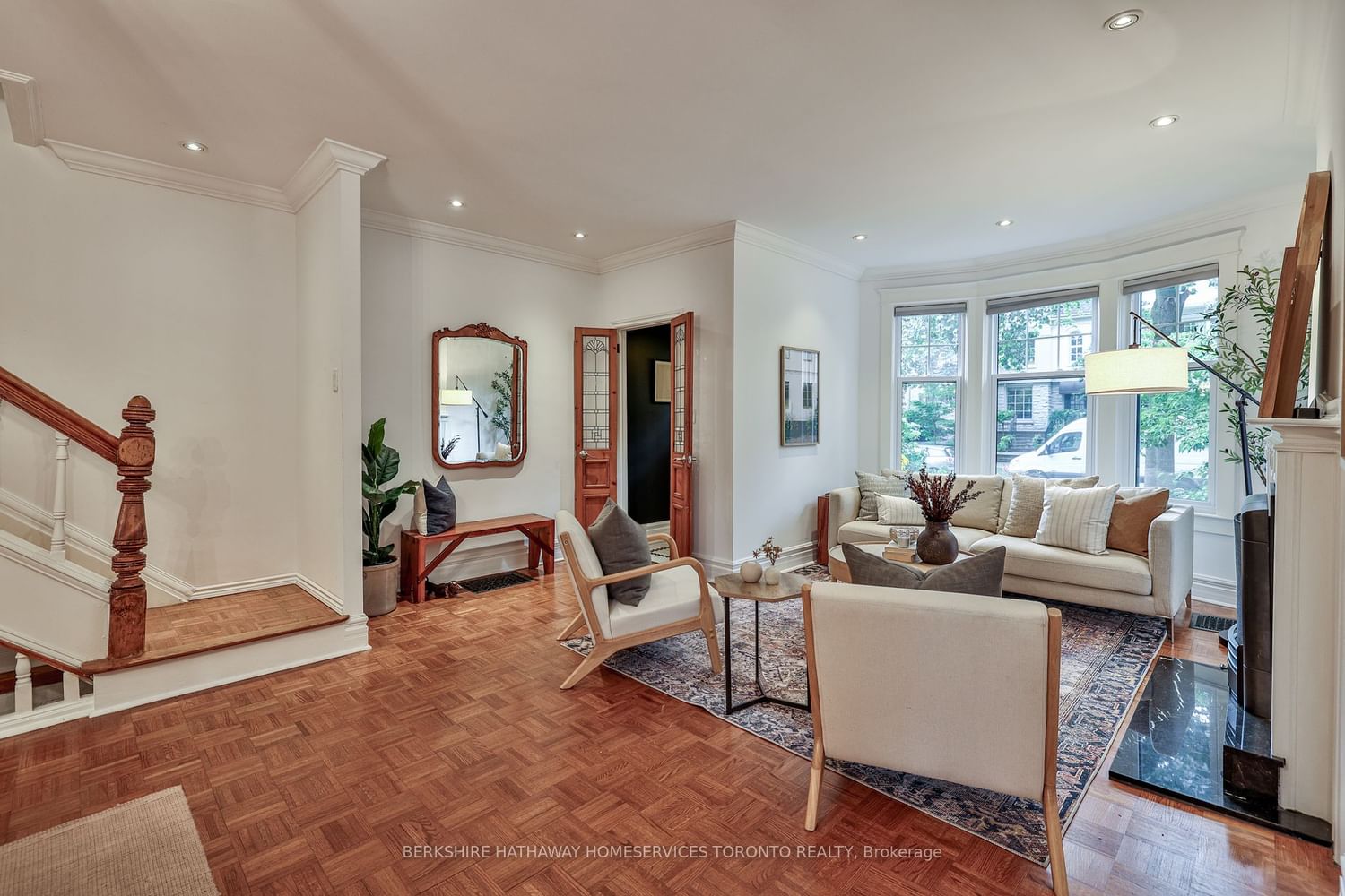 Semi-Detached House sold at 209 Cottingham Street, Toronto, Casa Loma, M4V 1C4 - MLS: C7002166