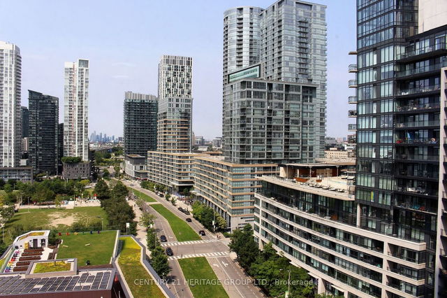 1802 - 15 Fort York Boulevard