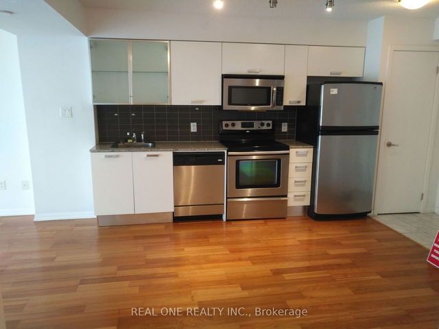 1210 - 38 Grenville Street
