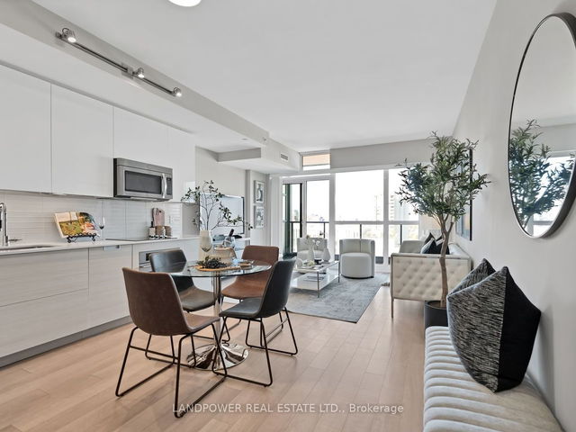1606 - 210 Simcoe Street