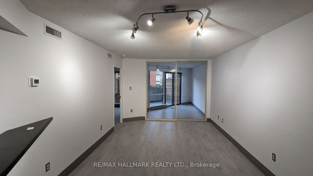 307 - 1001 Bay Street
