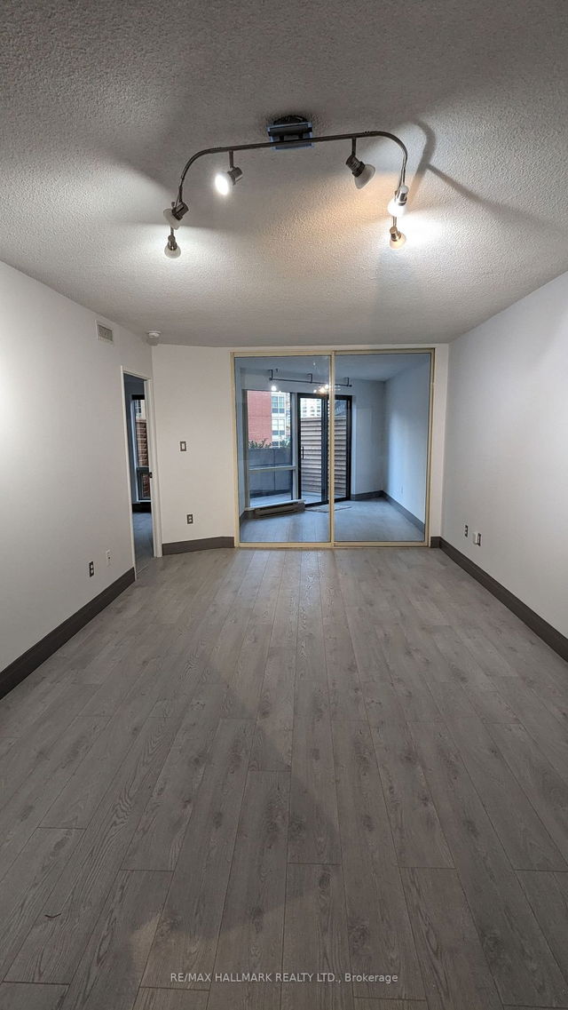 307 - 1001 Bay Street