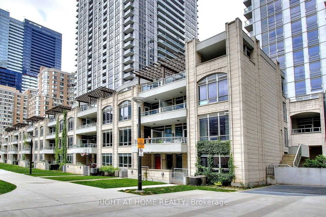 1601 - 761 Bay Street