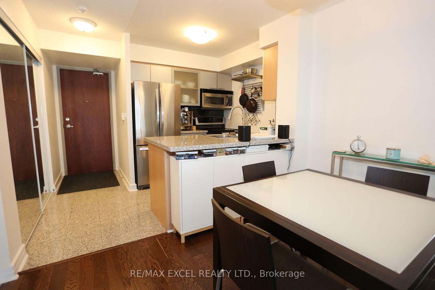 Listing Image 7