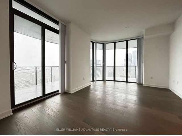 5402 - 11 Wellesley St. W Street