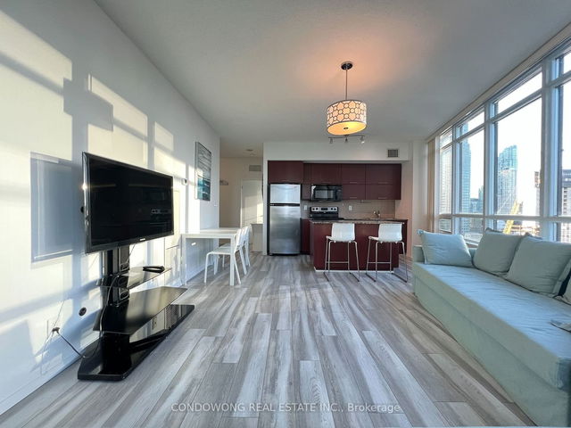 1710 - 65 Bremner Boulevard