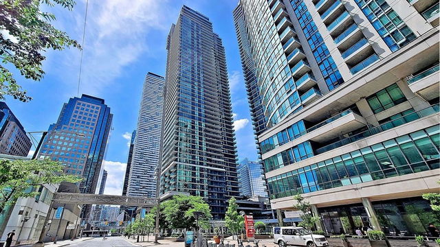 906 - 33 Bay Street
