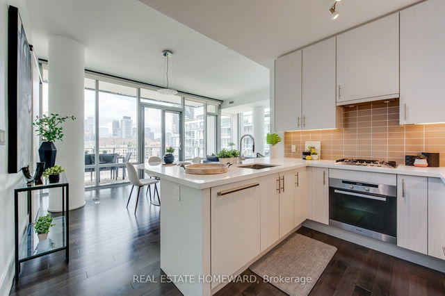 802 - 39 Queens Quay