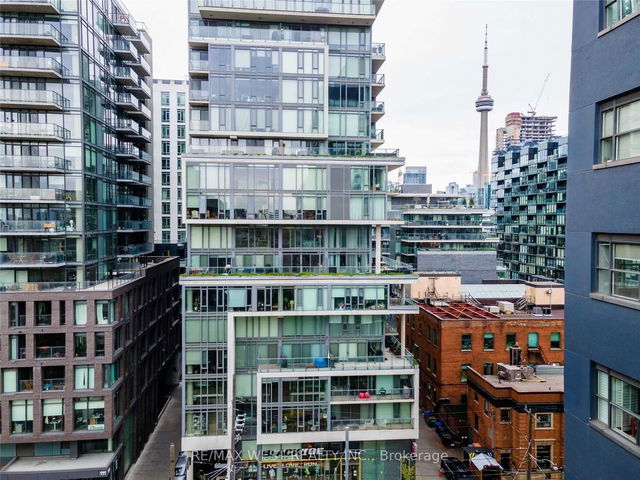 218 - 95 Bathurst Street