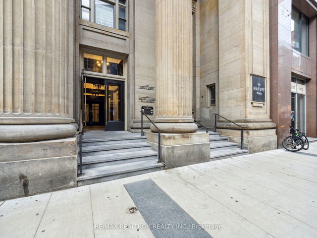 1409 - 197 Yonge Street