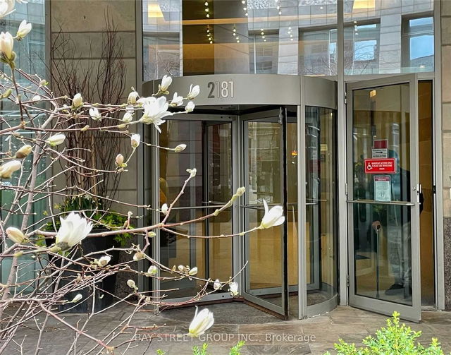 1406 - 2181 Yonge Street