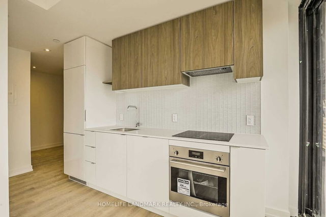 1005 - 161 Roehampton Avenue