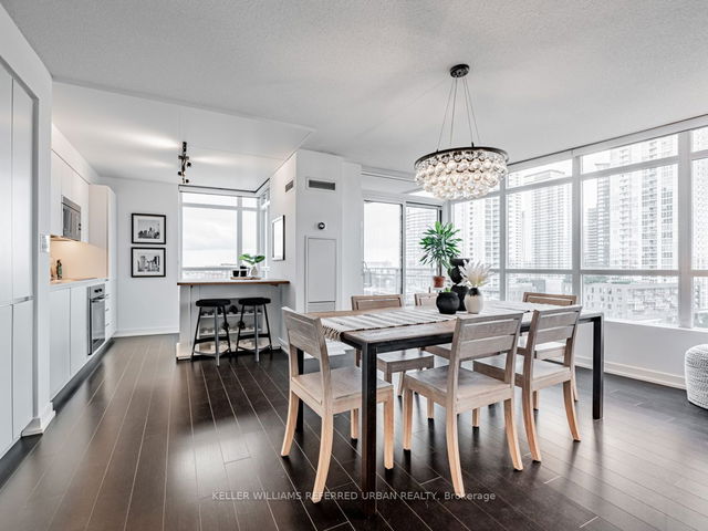 912 - 10 Capreol Court