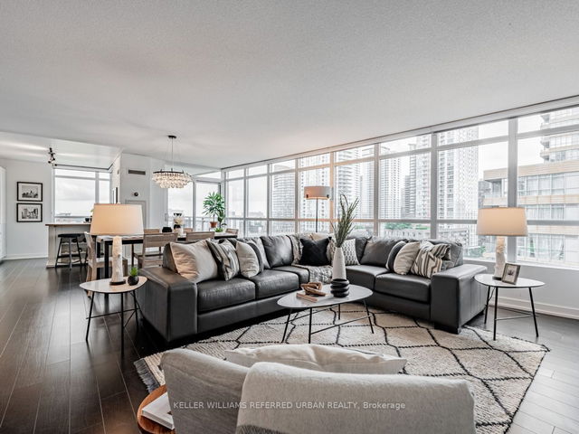 912 - 10 Capreol Court