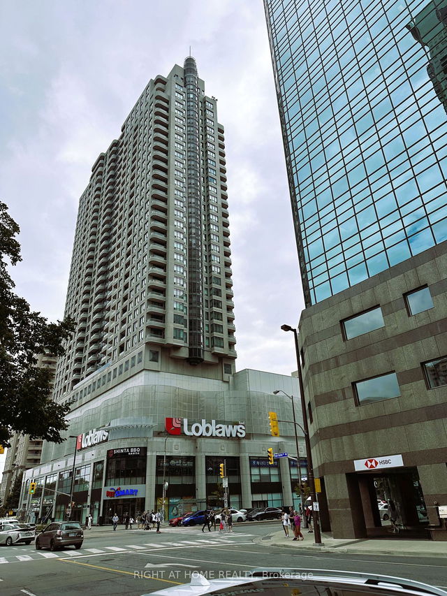 2210 - 5162 Yonge Street