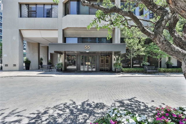 814 - 55 Harbour Square