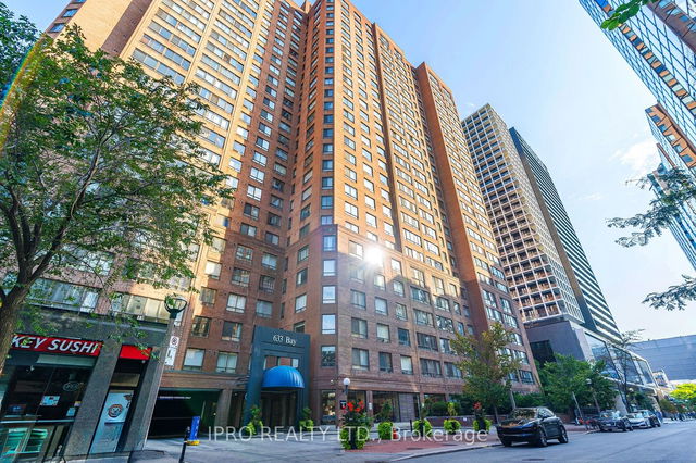 2403 - 633 Bay Street