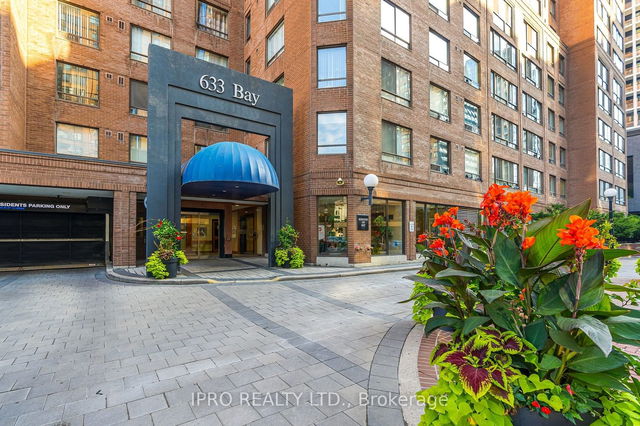 2403 - 633 Bay Street