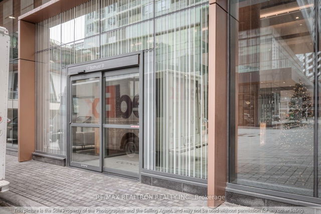 4212 - 17 Bathurst Street
