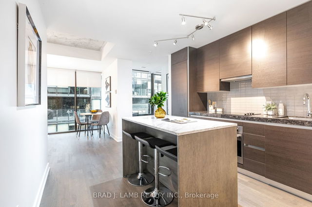 808 - 38 STEWART Street