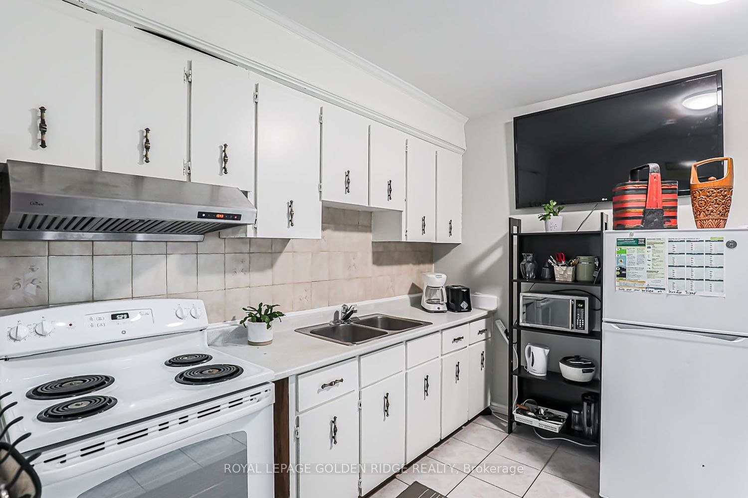 Semi-Detached House sold at 72 Bellevue Avenue, Toronto, Kensington-Chinatown, M5T 2N7 - MLS: C7014652