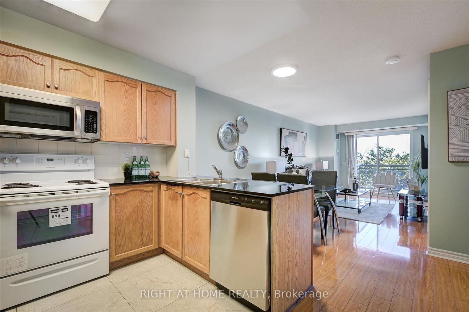 Listing Image 6