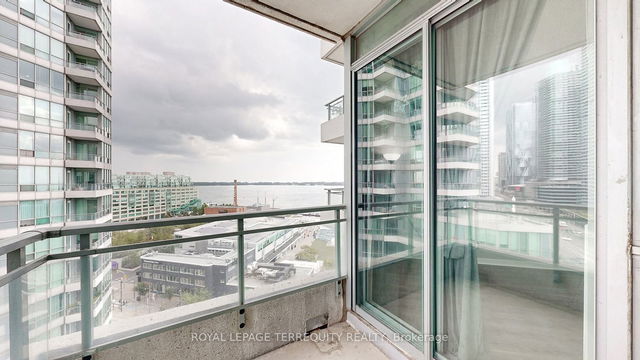1616 - 230 Queens Quay