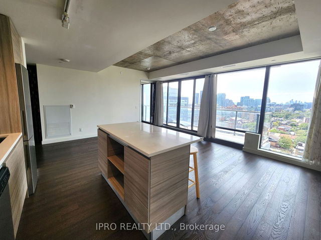 1508 - 111 Bathurst Street