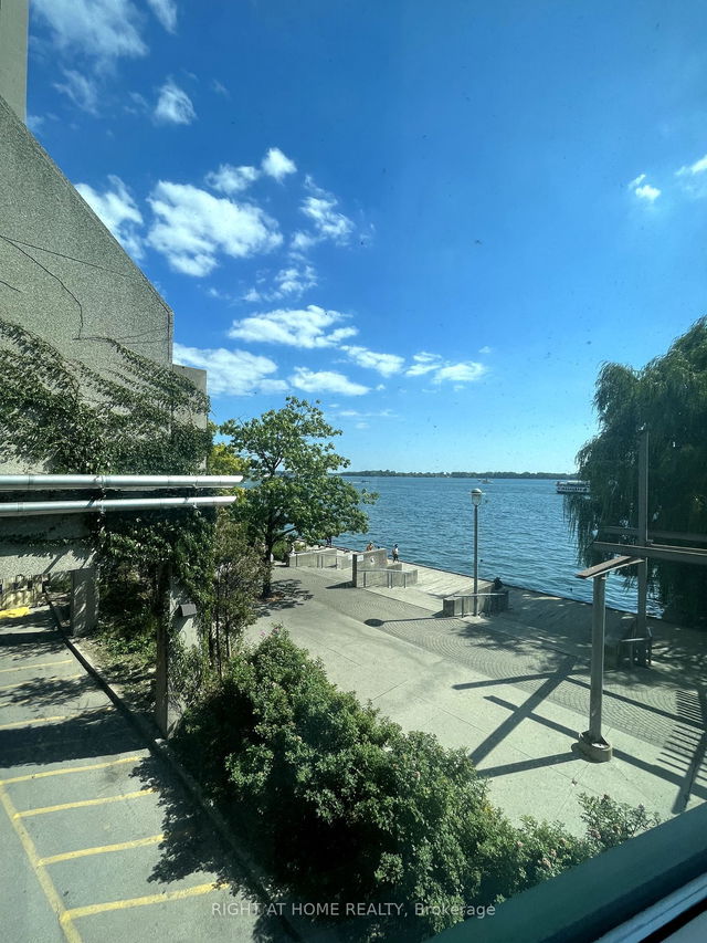 307 - 99 Harbour Square