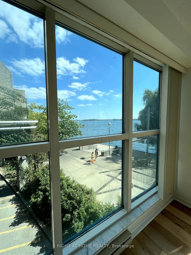 307 - 99 Harbour Square