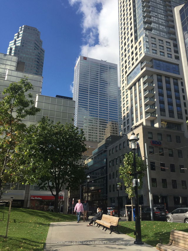 305 - 88 Scott Street