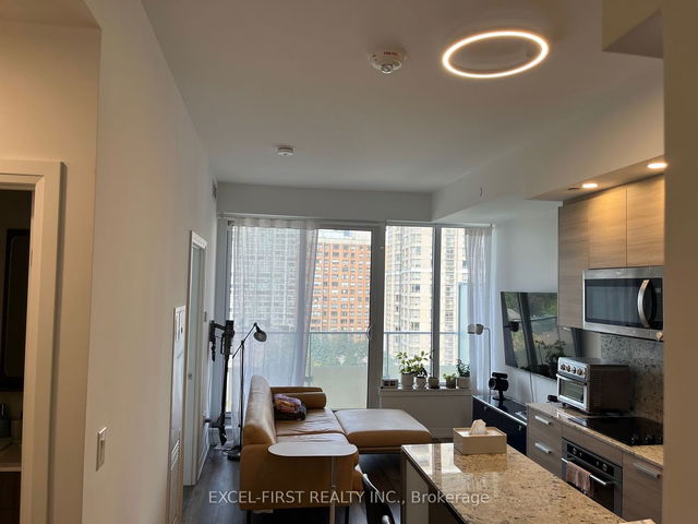 1112 - 75 CANTERBURY Place