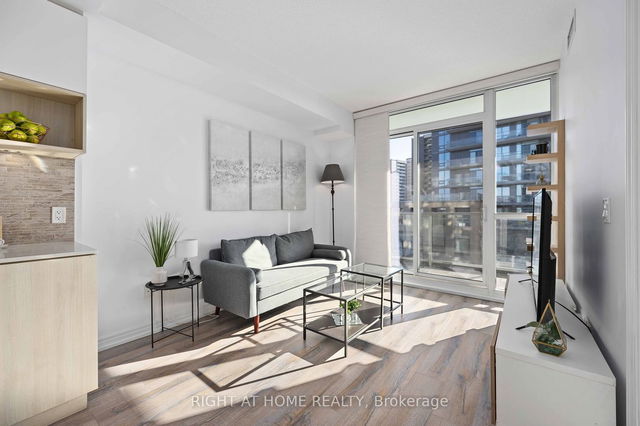 406 - 52 Forest Manor Road