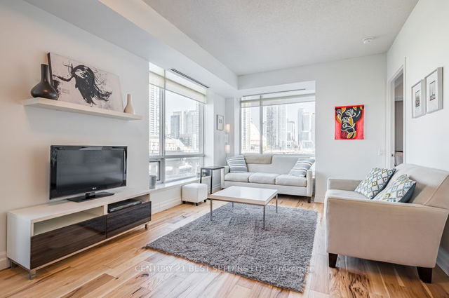 512W - 500 Queens Quay